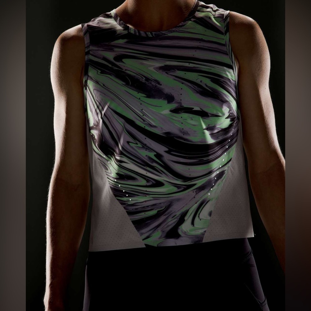 Lululemon Swift Ventilated Running Tank Top in Paint Glide Warp Multi Size 4 / 6